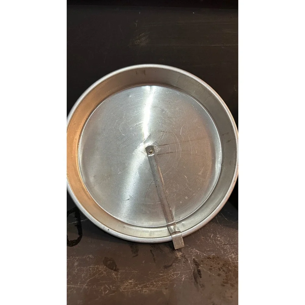 Vintage Century Aluminum Ware 9 Inch Round Cake Pan with Rotating‎ Cutter USA